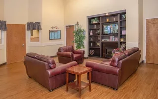 Colonial Court Living Room